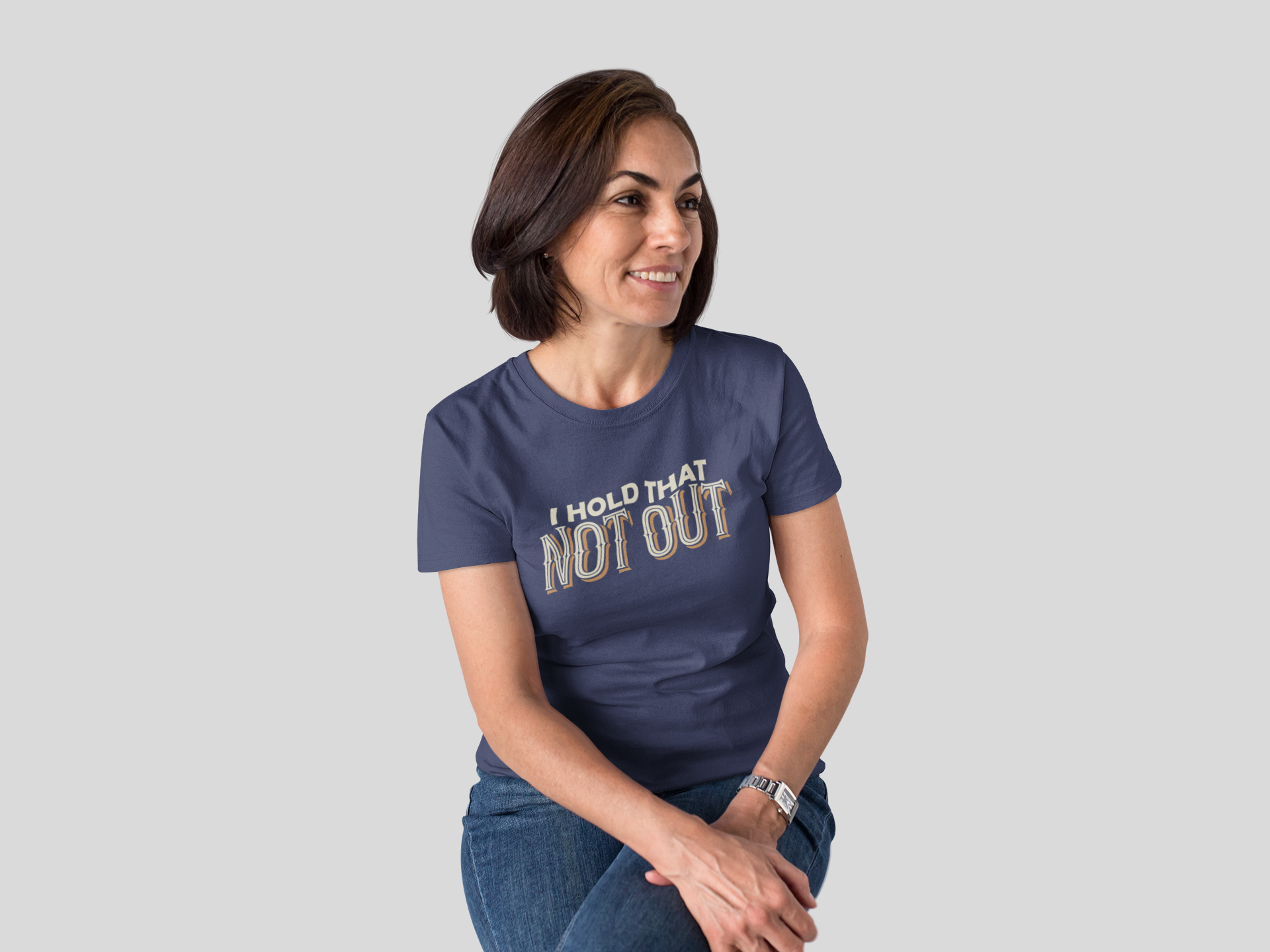 frau mit t-shirt mit spruch i hold that not out